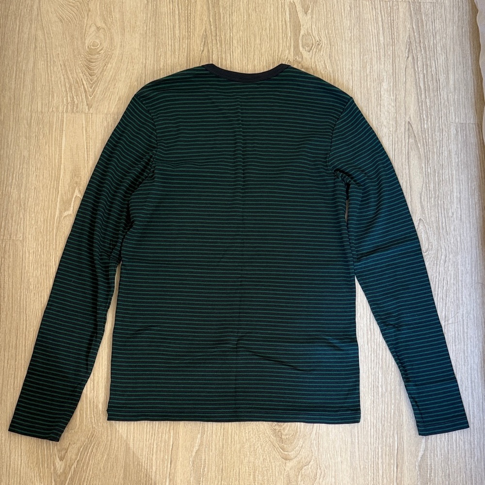 UNIQLO Top - Picture 4 of 4